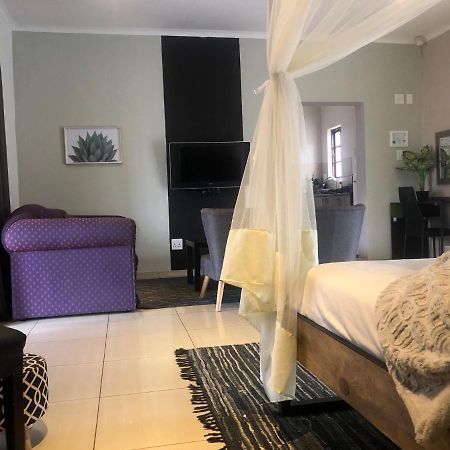 Cu Guest House พาลาบอร์วา ภายนอก รูปภาพ