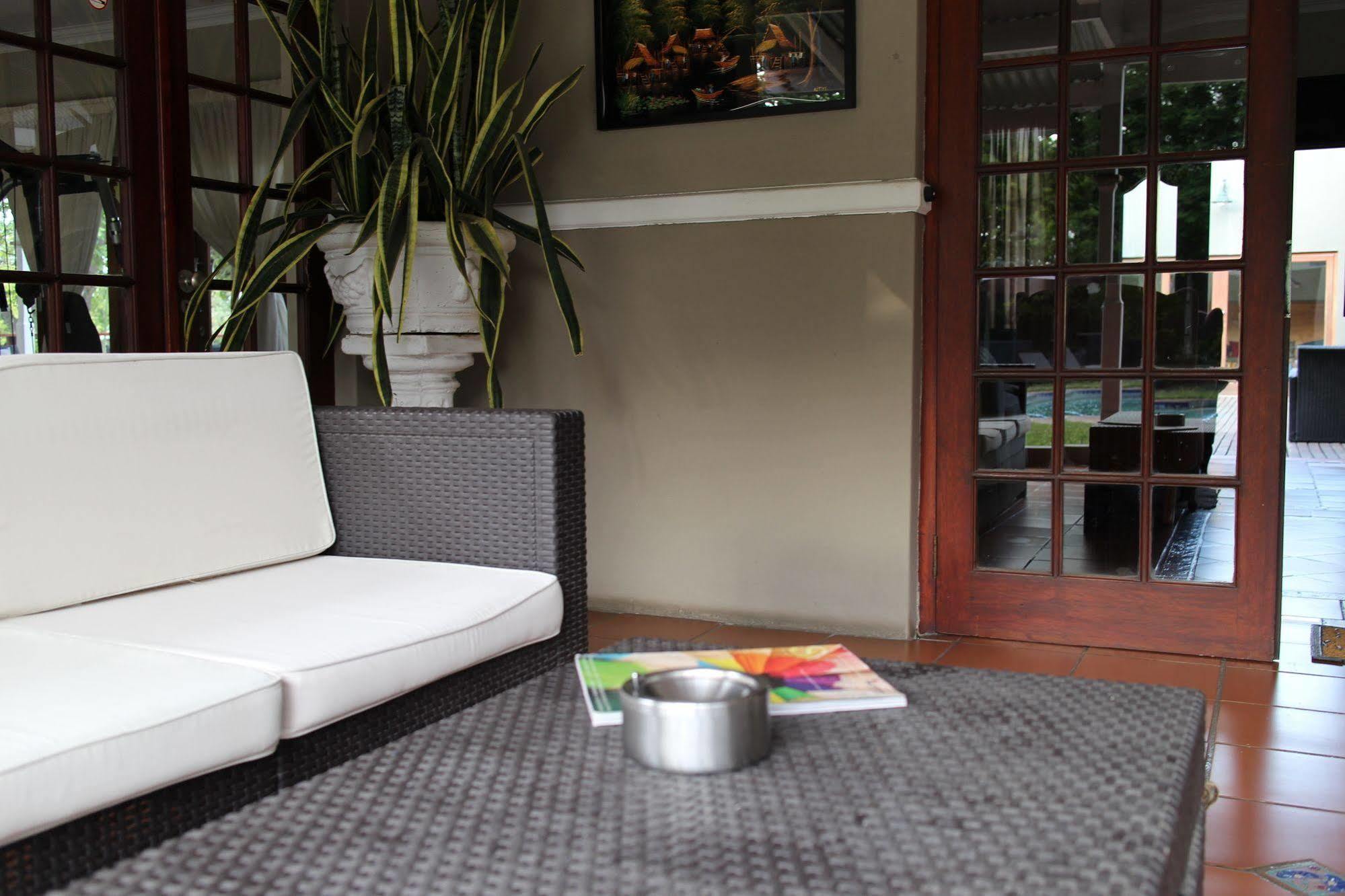 Cu Guest House พาลาบอร์วา ภายนอก รูปภาพ
