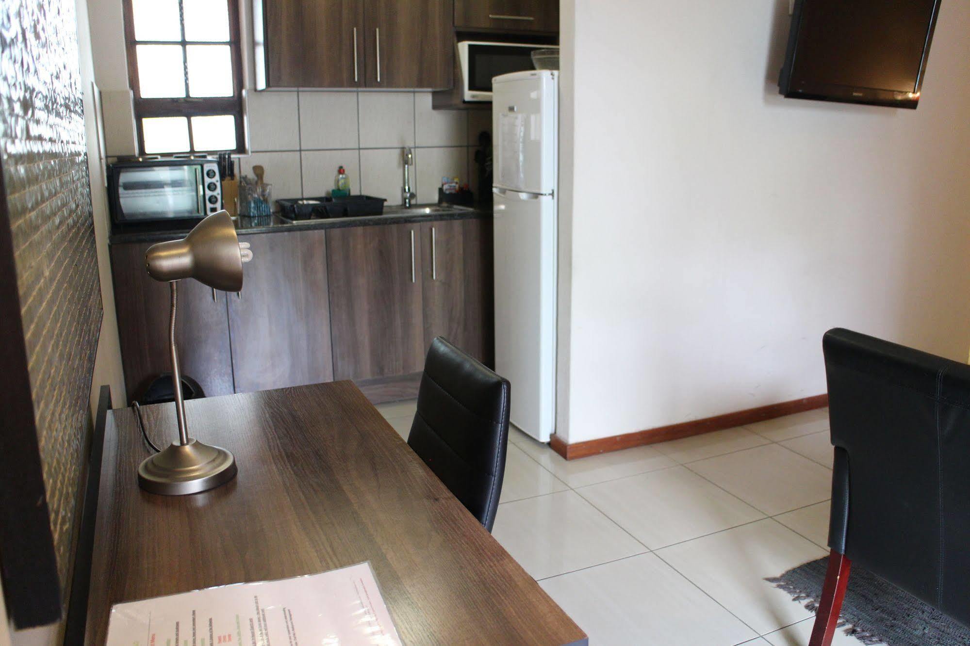 Cu Guest House พาลาบอร์วา ภายนอก รูปภาพ