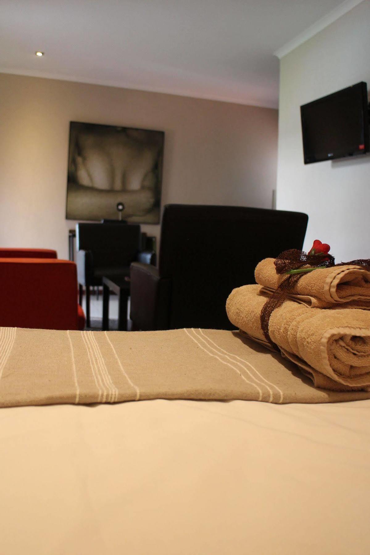 Cu Guest House พาลาบอร์วา ภายนอก รูปภาพ